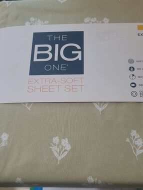 The Big One Extra-Soft Sage Green Full Sheet Set with White Floral Print
